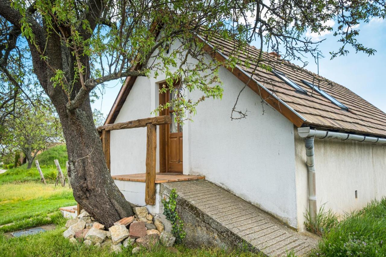 Tagyon Birtok Mandula Apartmanhaz Ngoại thất bức ảnh